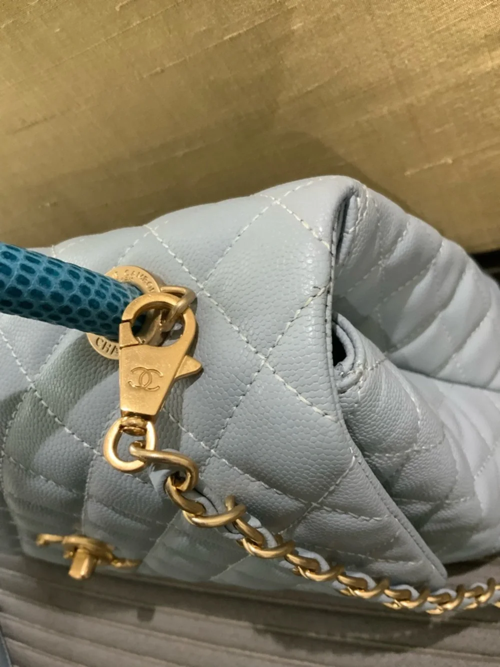 Classic CHANEL Bag: A Stylish and Versatile Choice for Elegance light blue - Picture 5 of 12